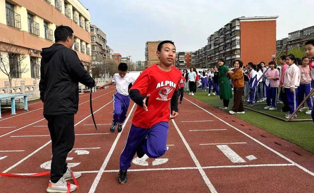 逐梦追寻！运动员拼尽全力追求荣誉