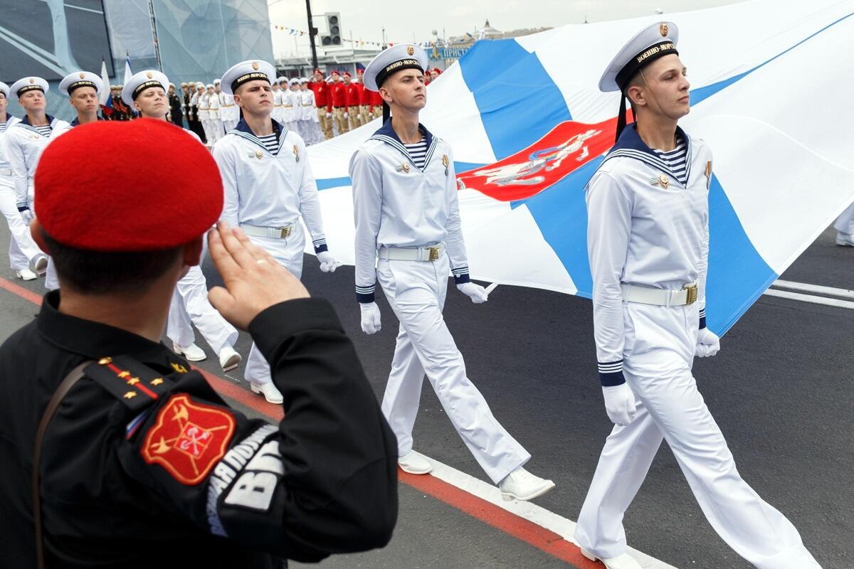 圣彼得堡海军出局，欧冠强赛程结束，球员无奈离场